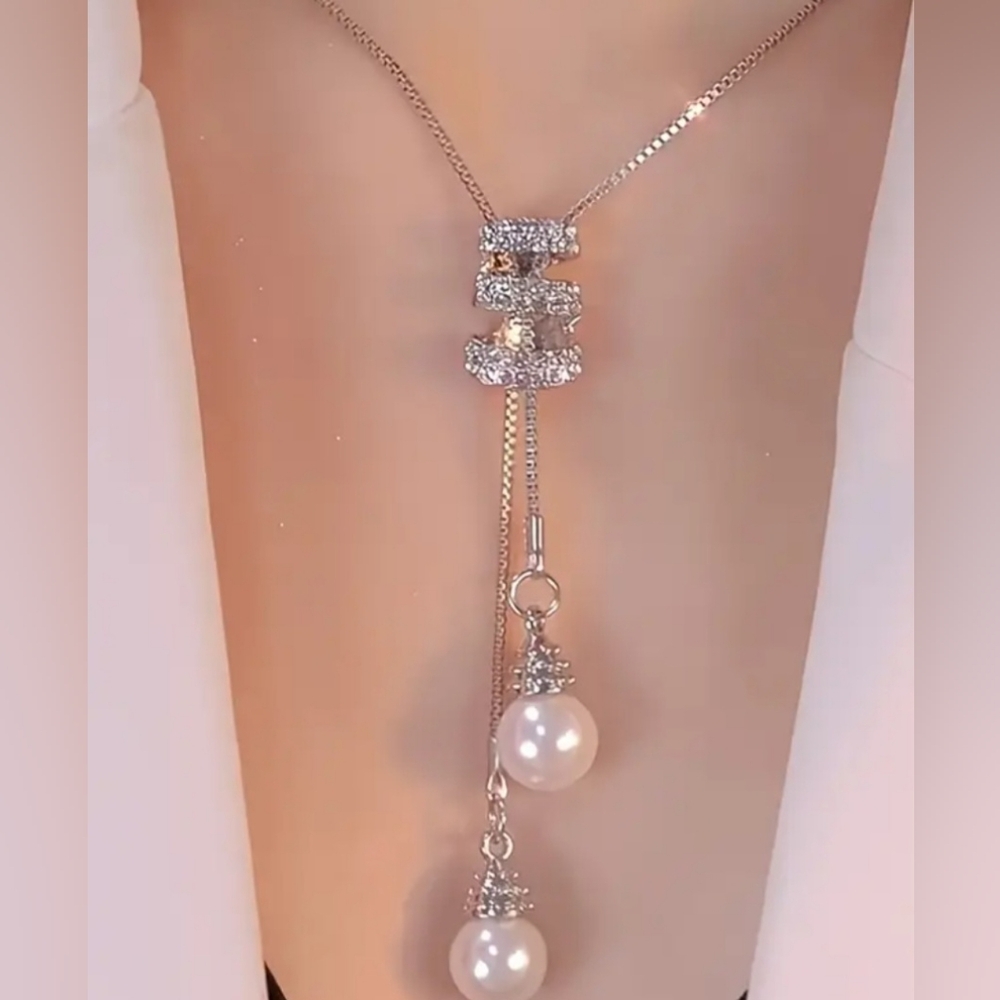 Lovely Rose Gold Plated Spiral Rhinestone & Faux Pearl. NWT Fast Ship